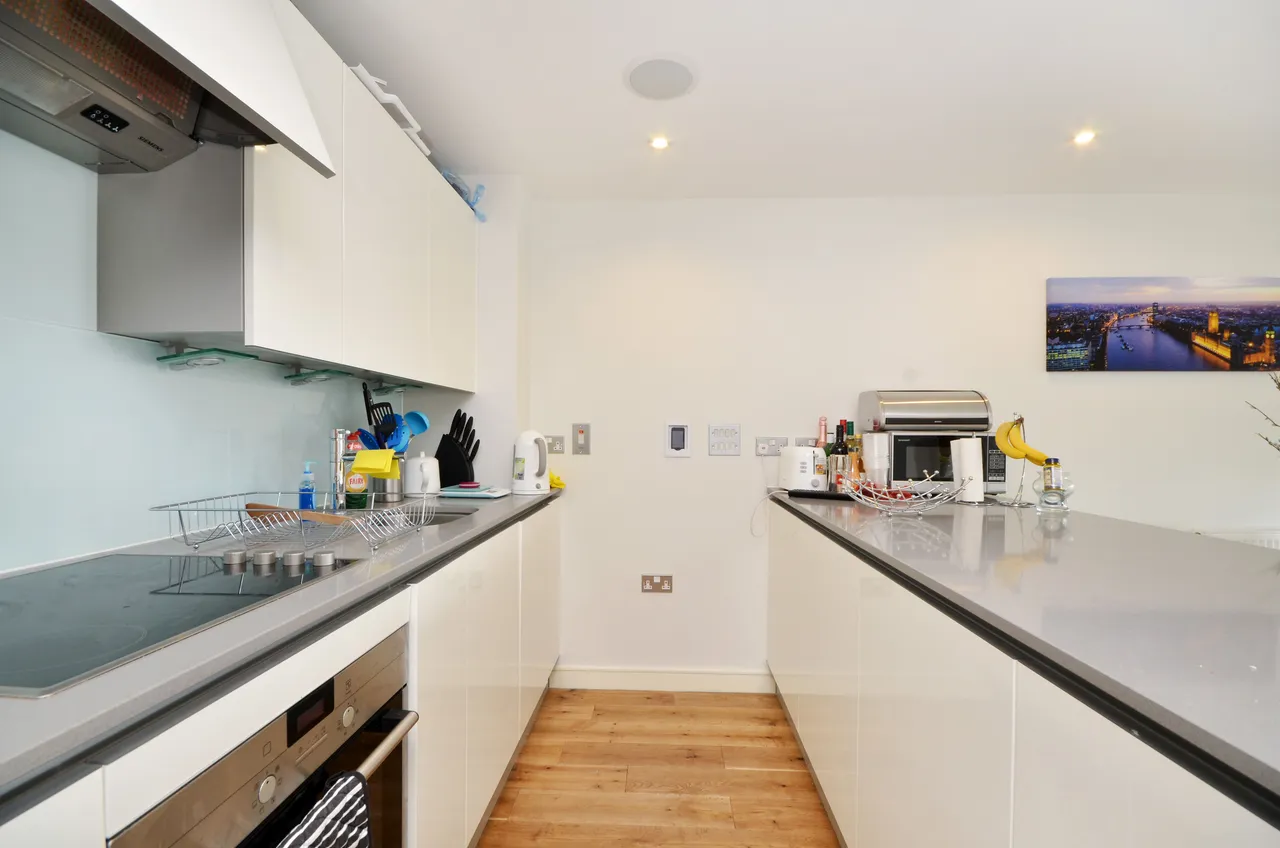 172 Seren Park Gardens, London, photo 5