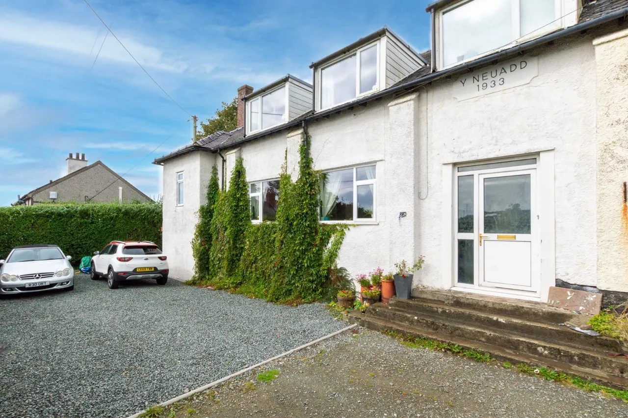5 bed house for sale, Gwalchmai, Holyhead