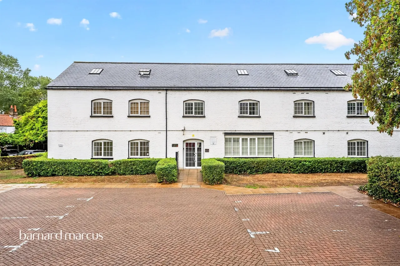 2 bed flat for sale — London Road, Mitcham