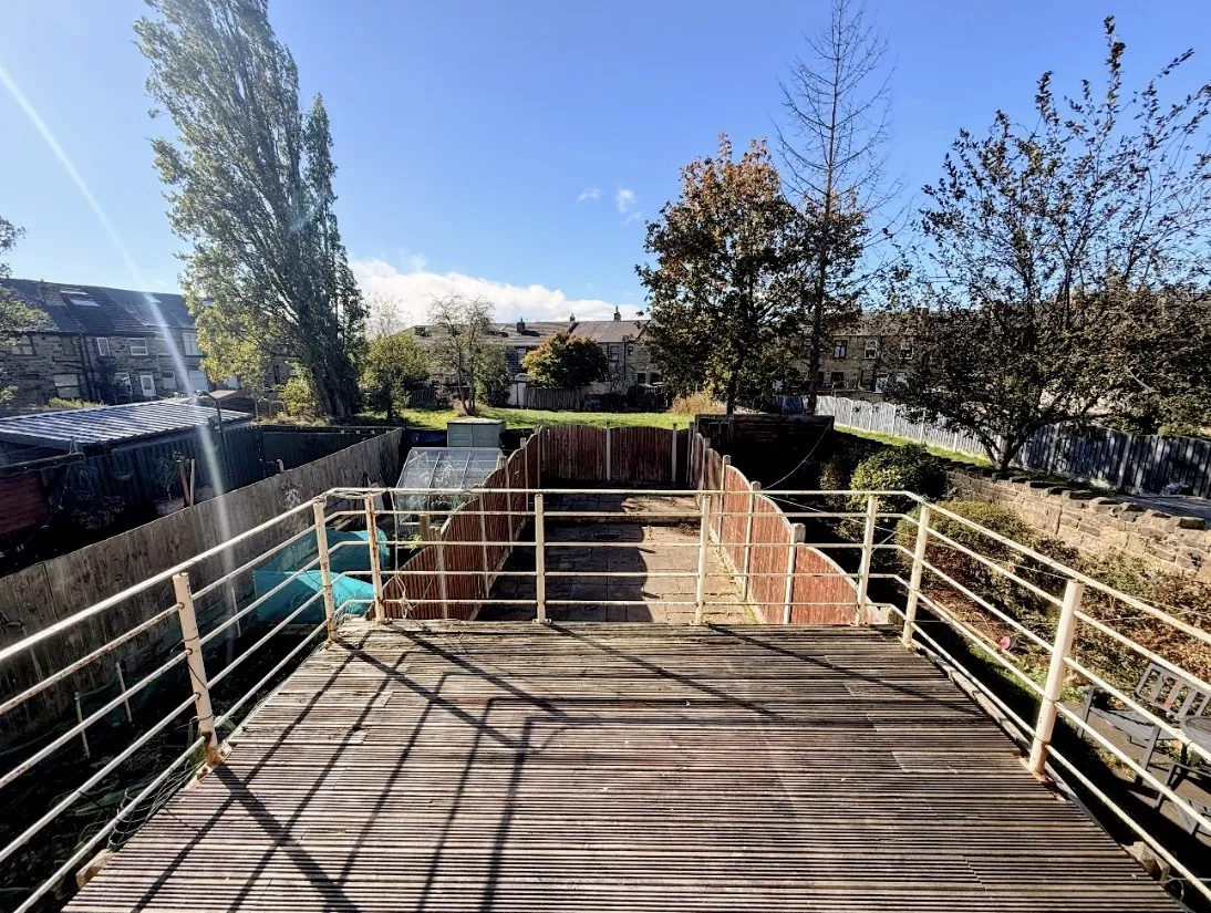 5 bed house to rent, North Park Street, WF13