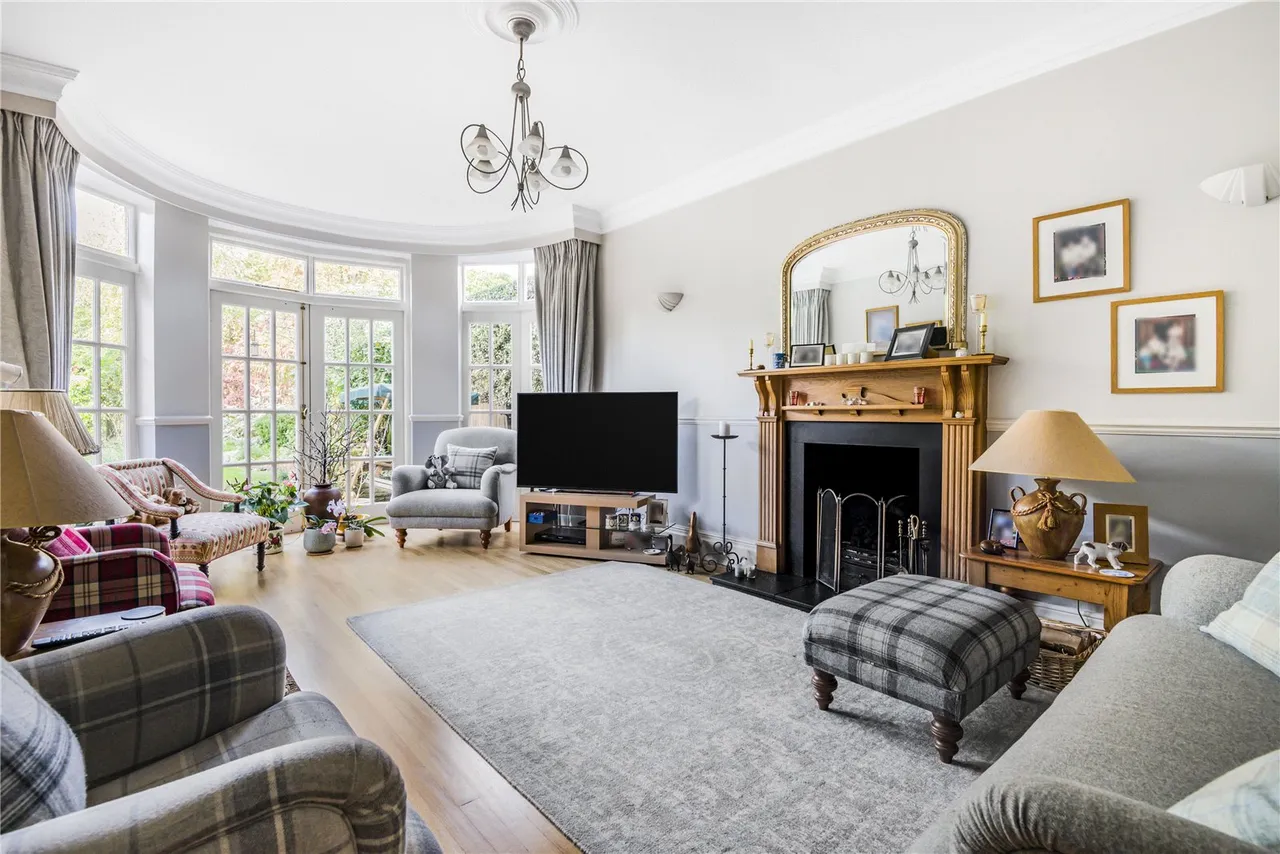 Acacia Road, Hampton, TW12 3DS, photo 3