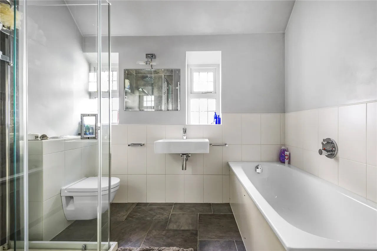Acacia Road, Hampton, TW12 3DS, photo 13