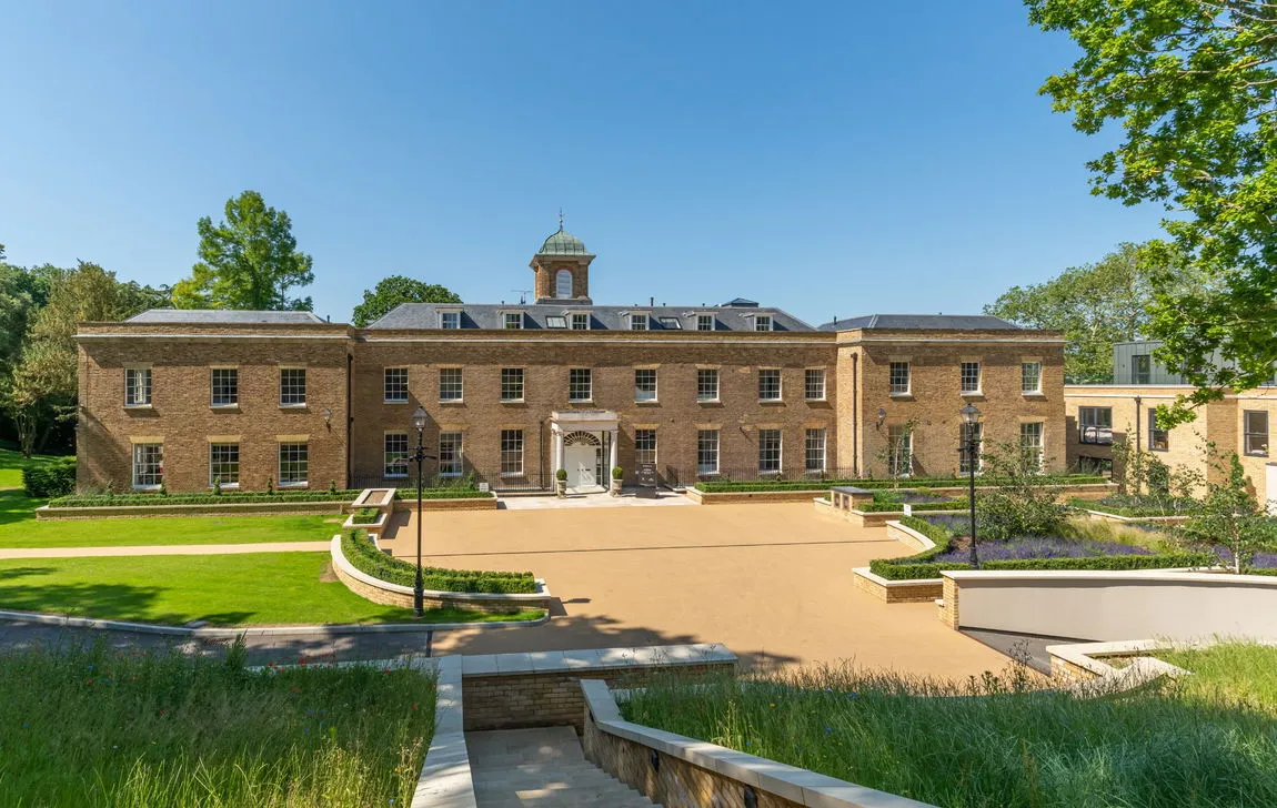 2 bed flat for sale, Harefield Place, Ickenham, UB10