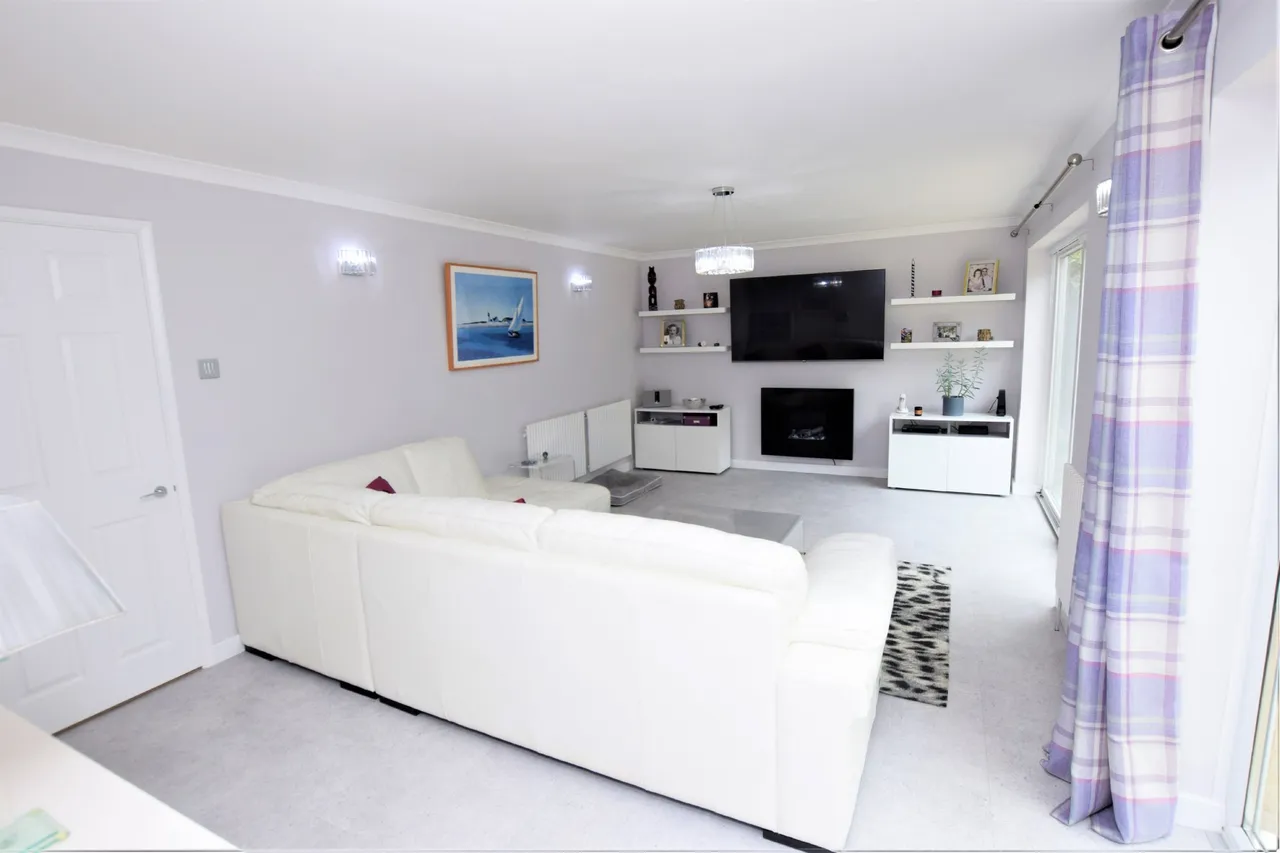 Woodlands Close, Hawley, Surrey, GU17 9HZ, photo 8