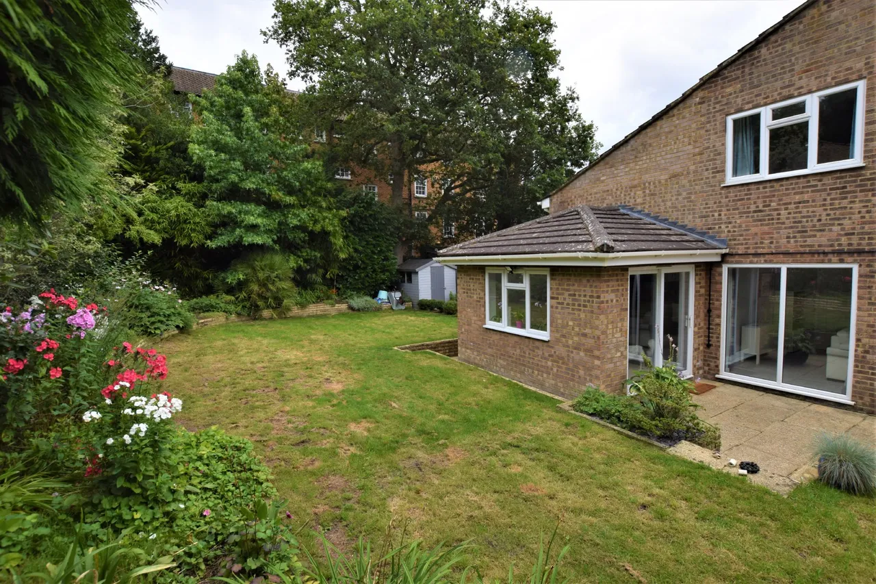 Woodlands Close, Hawley, Surrey, GU17 9HZ, photo 15
