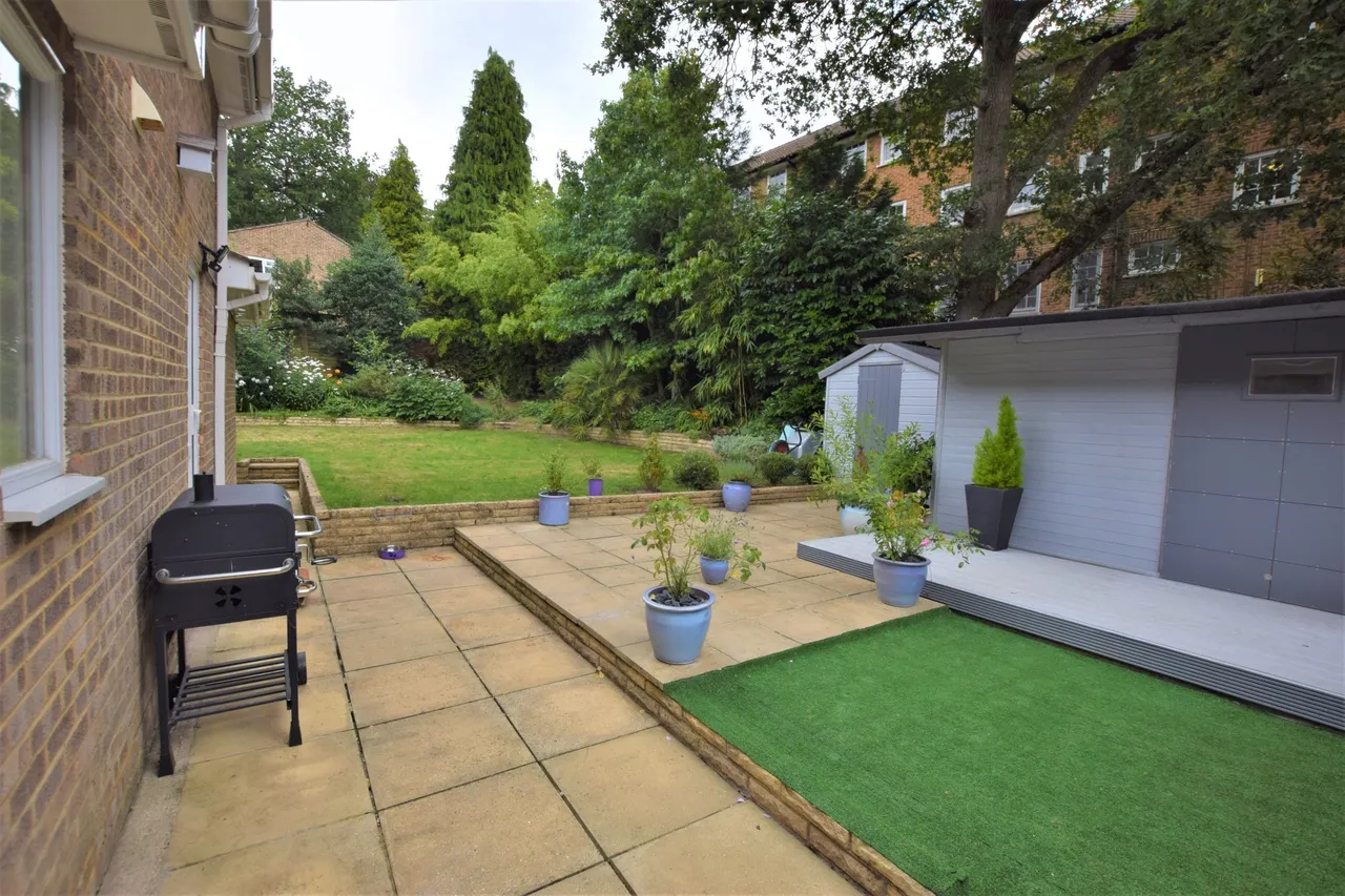 Woodlands Close, Hawley, Surrey, GU17 9HZ, photo 17