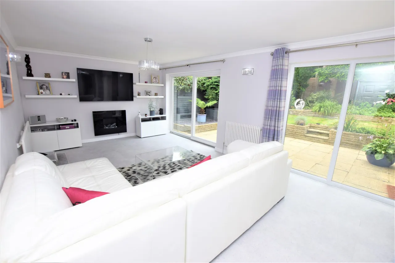 Woodlands Close, Hawley, Surrey, GU17 9HZ, photo 5