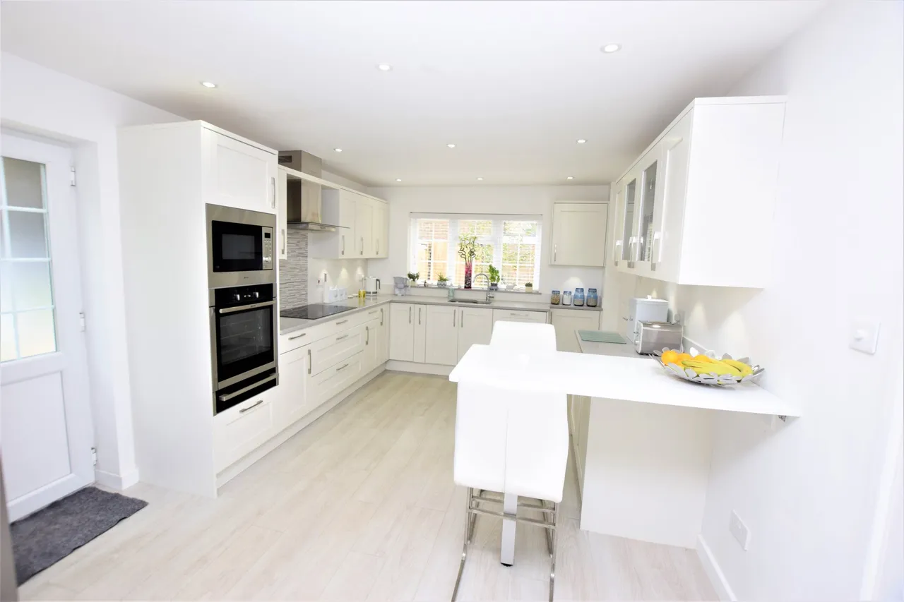 Woodlands Close, Hawley, Surrey, GU17 9HZ, photo 4