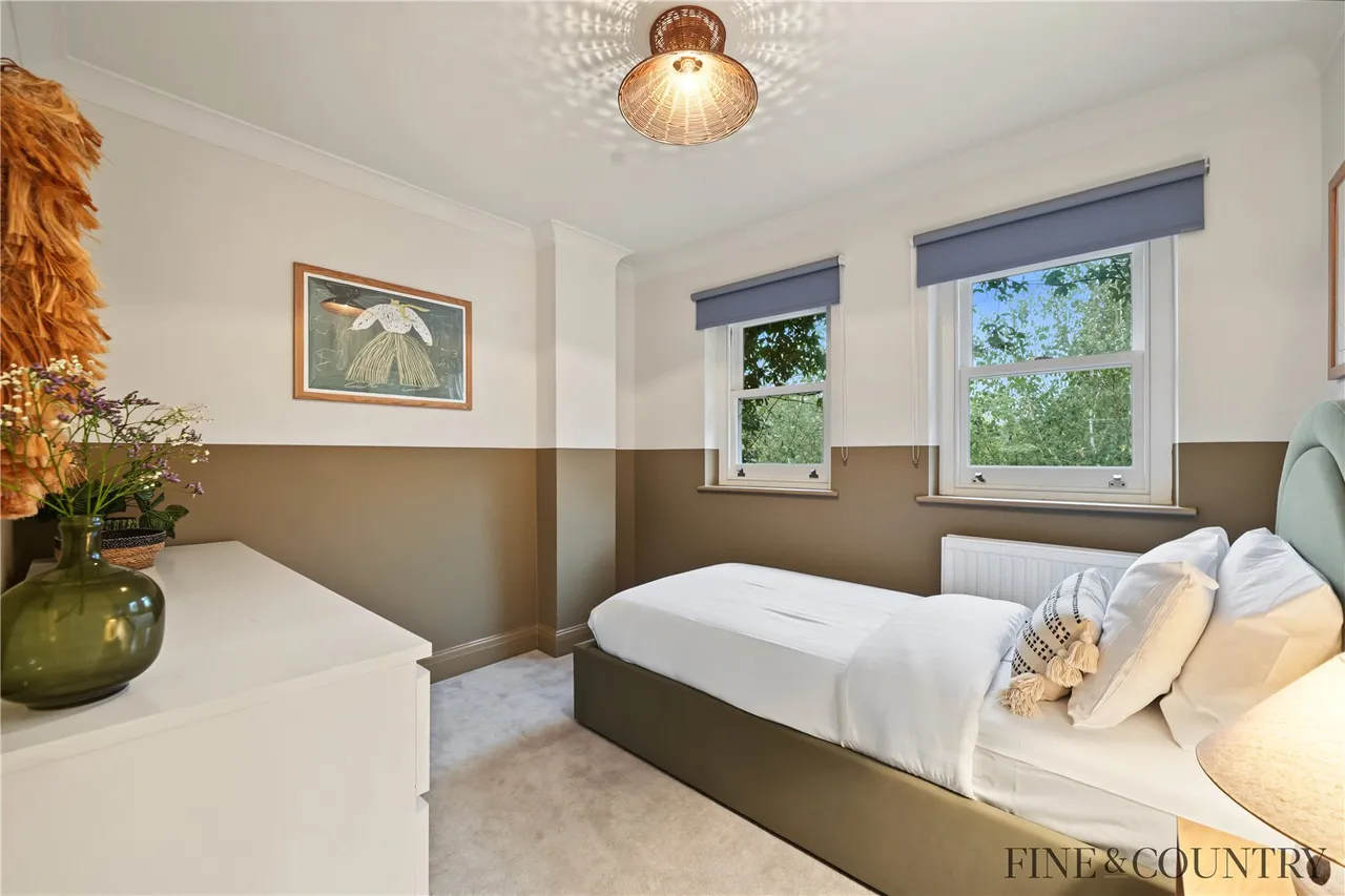 Lydford Road, London, photo 16
