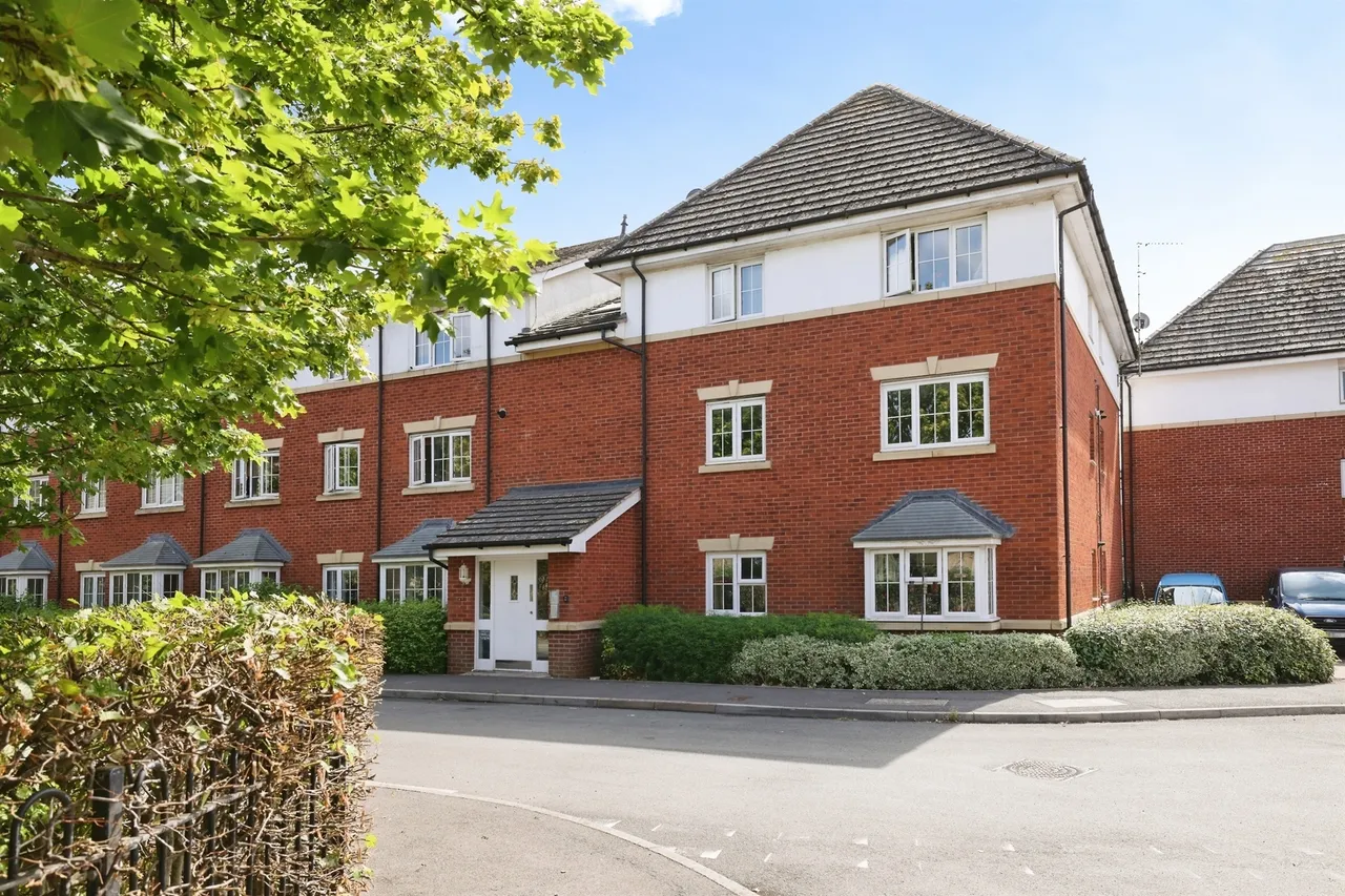 1 bed flat for sale — White Horse Way, Devizes
