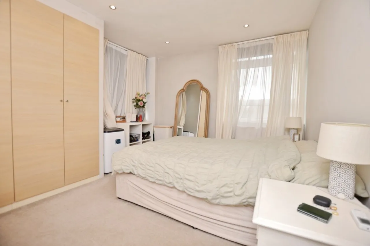 Lacy Road, London, photo 5