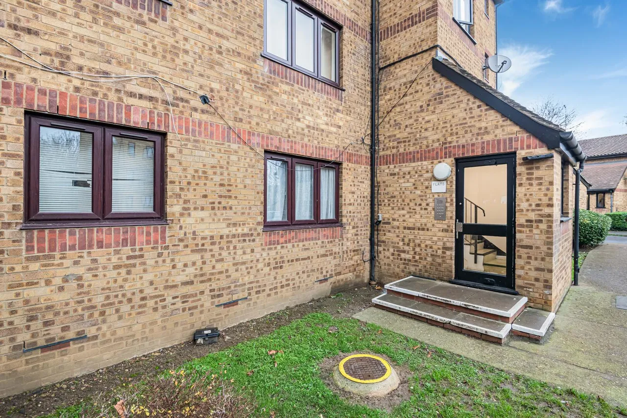 Gartons Close, Enfield, EN3, photo 6