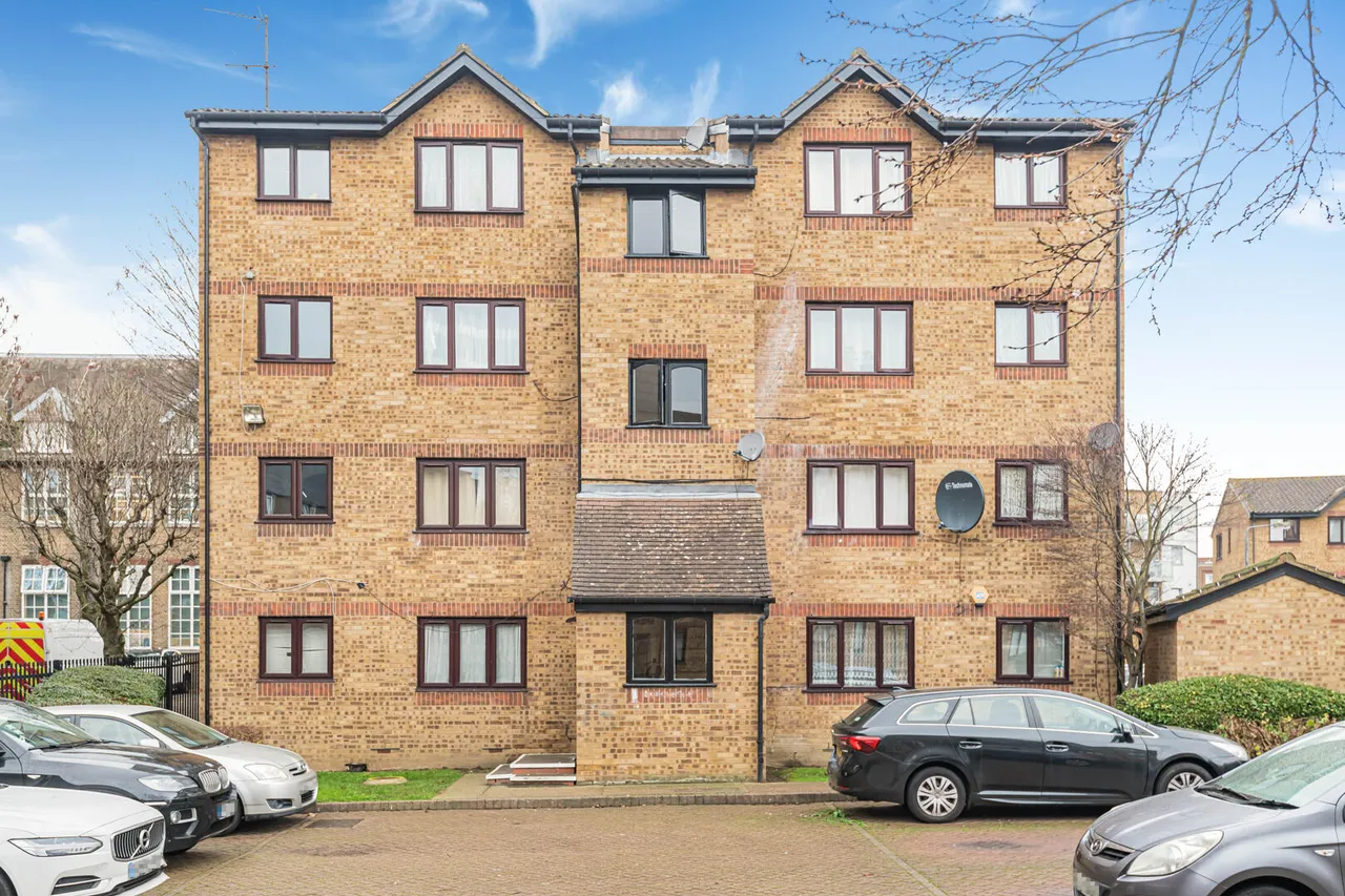 1 bed flat for sale, Gartons Close, Enfield, EN3