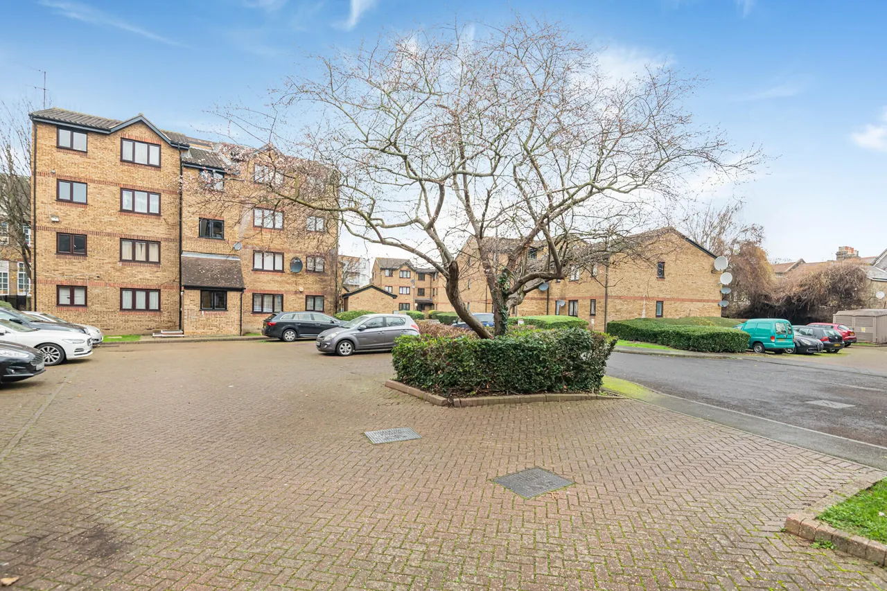 Gartons Close, Enfield, EN3, photo 9