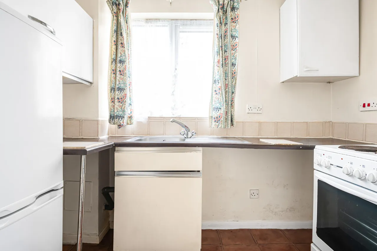 Gartons Close, Enfield, EN3, photo 4