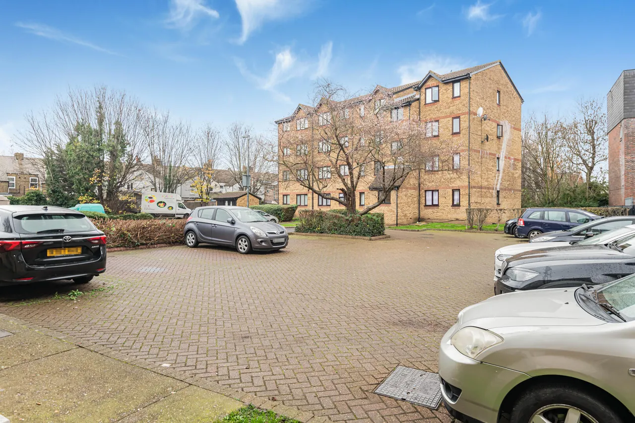 Gartons Close, Enfield, EN3, photo 7