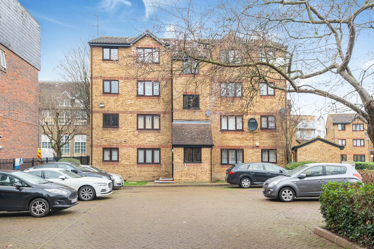 Gartons Close, Enfield, EN3, photo 8