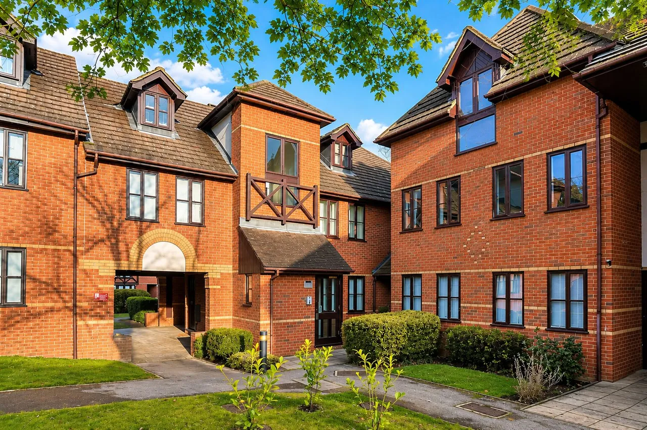 2 bed flat for sale, Station Road, Harpenden, AL5
