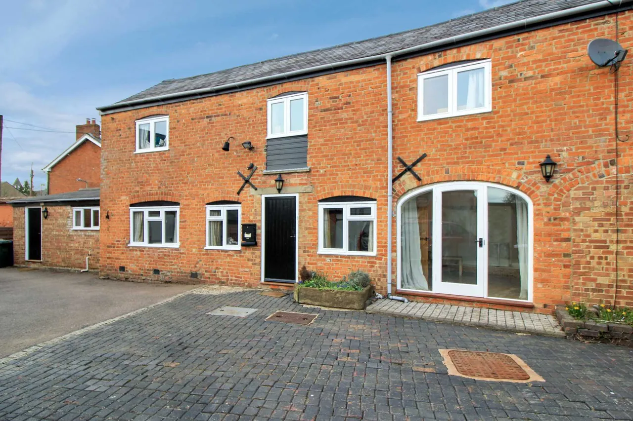 2 bed house to rent, Chapel Close, Clifton, OX15