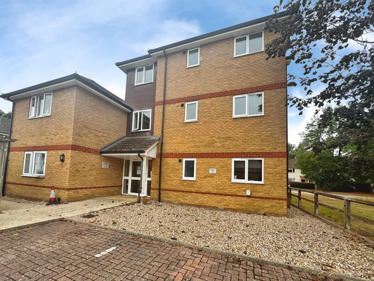 Meadow Road, Farnborough, Hampshire, GU14 8FE, photo 13