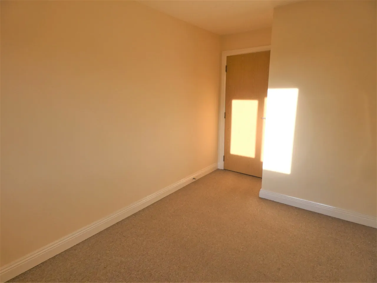 Meadow Road, Farnborough, Hampshire, GU14 8FE, photo 8