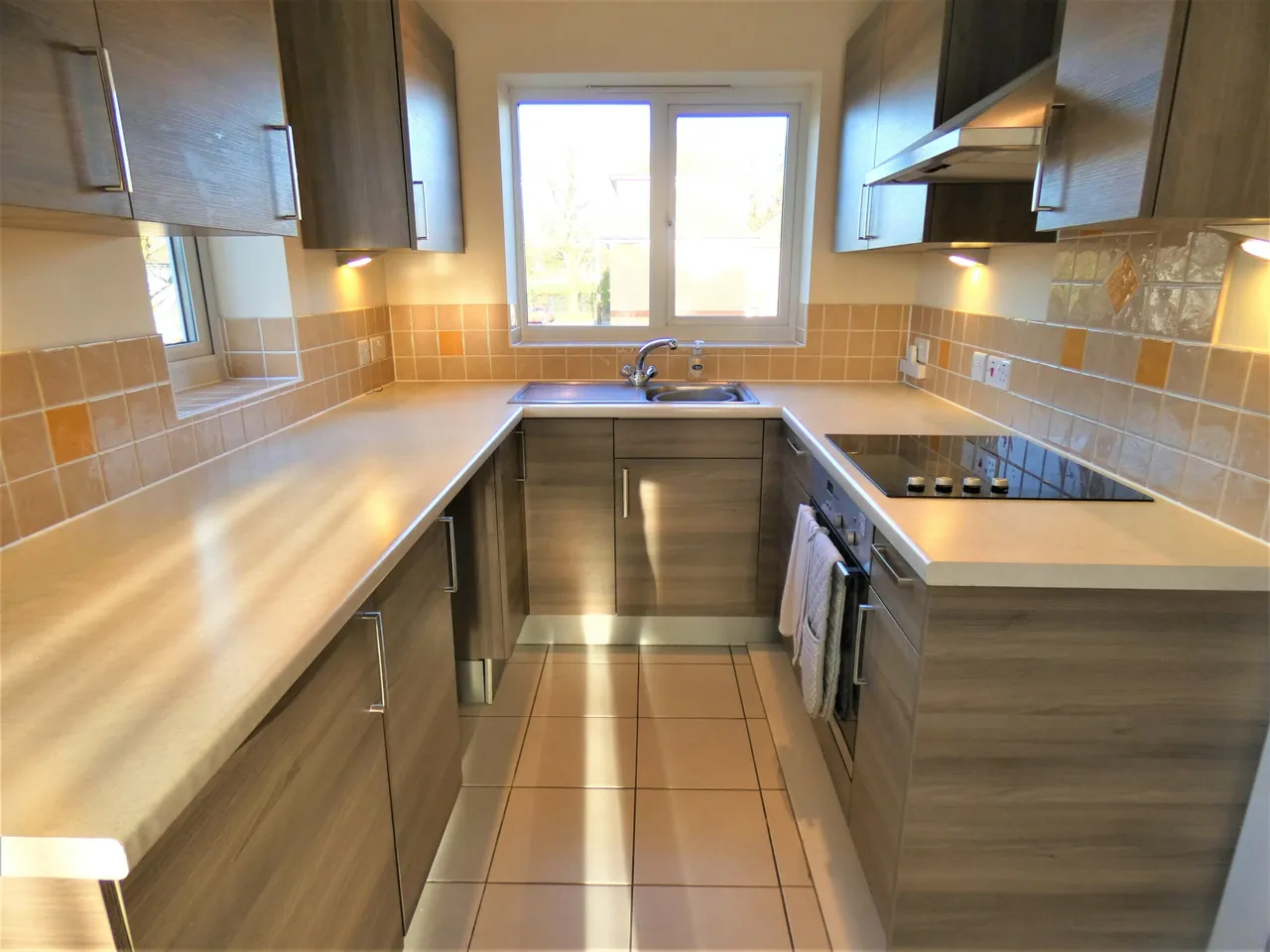 Meadow Road, Farnborough, Hampshire, GU14 8FE, photo 2