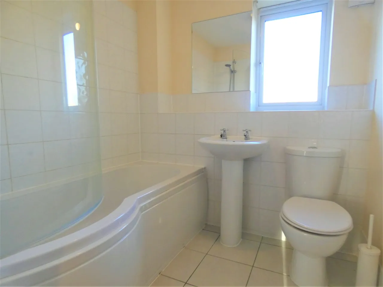 Meadow Road, Farnborough, Hampshire, GU14 8FE, photo 3