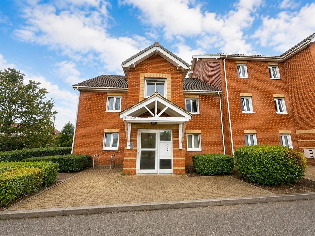 1 bed flat for sale, Venus Close, Slough