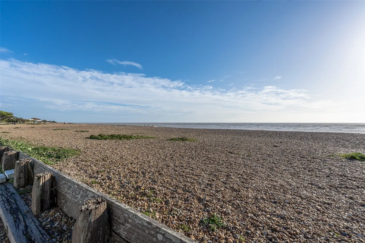 Beach Hut, Ferring, BN12, photo 7
