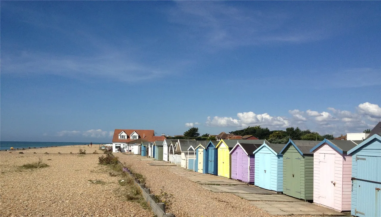Beach Hut, Ferring, BN12, photo 3