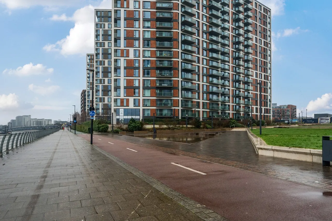 Duke of Wellington Avenue, SE18, photo 18