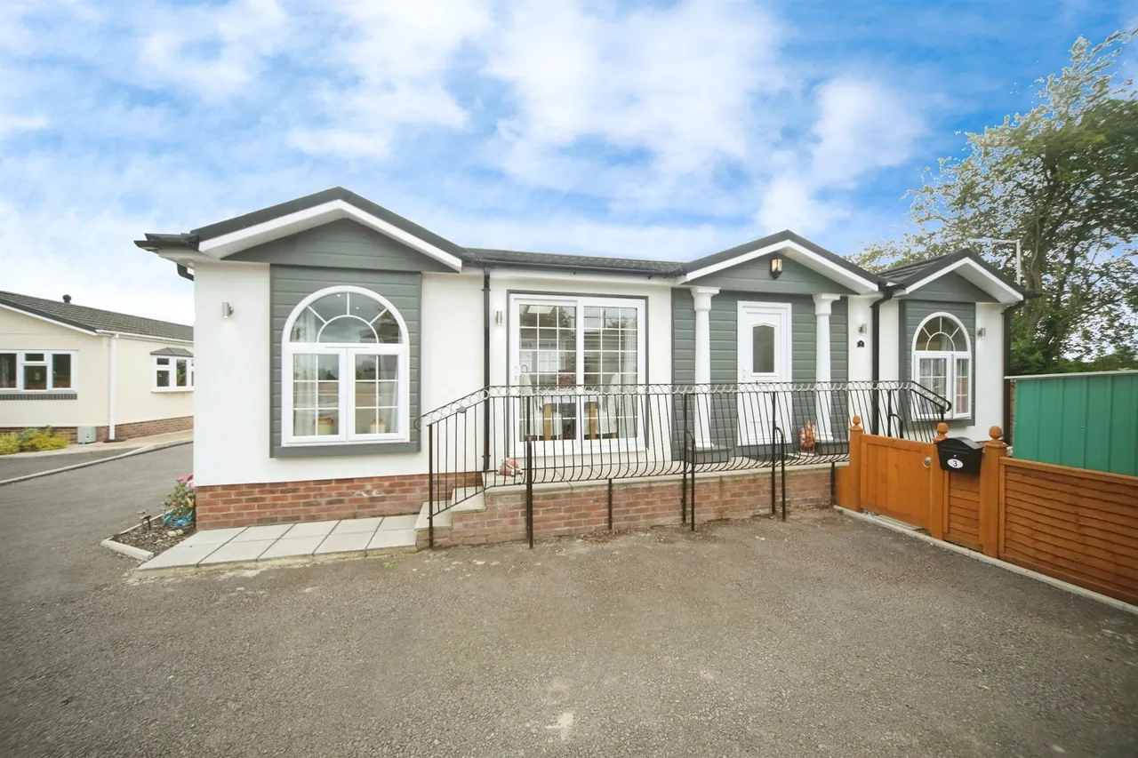 2 bed park home for sale, Station Road, Norton Fitzwarren, TA2