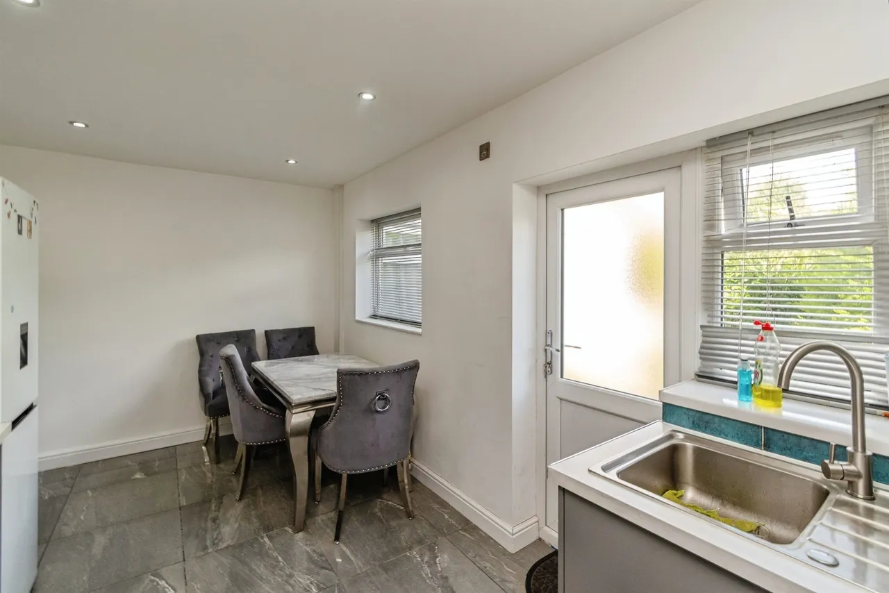 Crossland Crescent, Claregate, WV6, photo 3