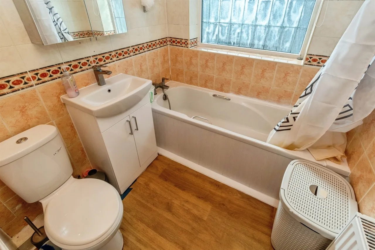 Crossland Crescent, Claregate, WV6, photo 11