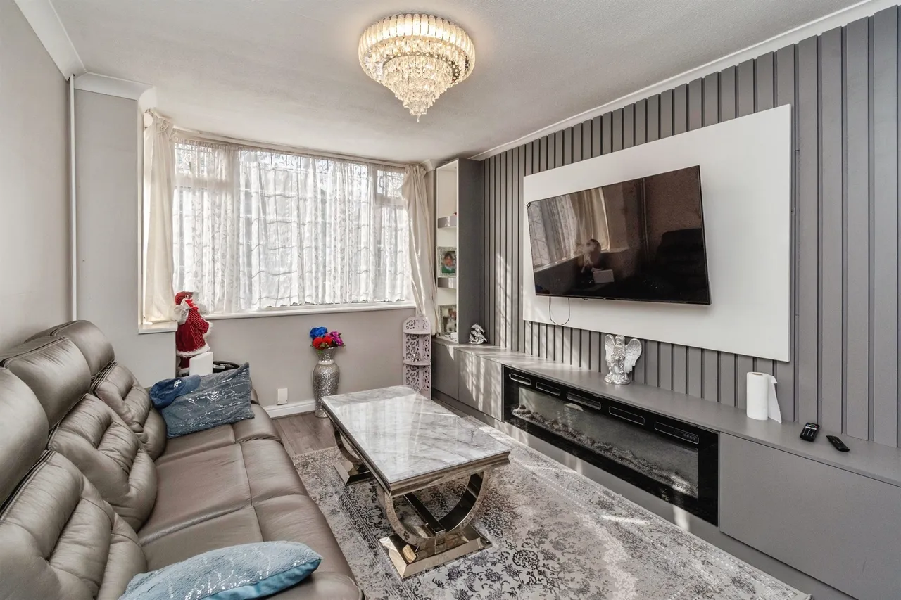 Crossland Crescent, Claregate, WV6, photo 4