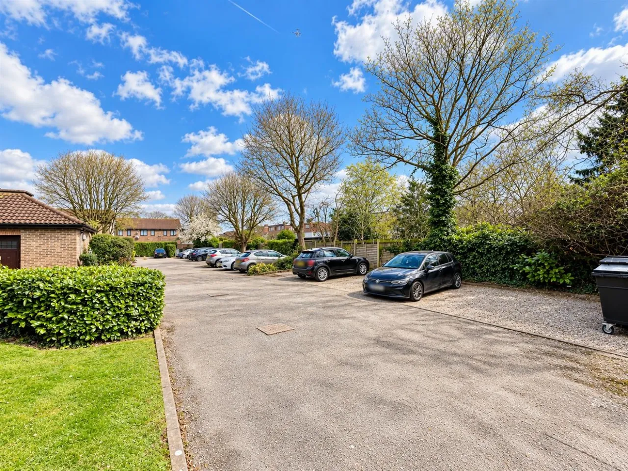 bed Apartment To LetMarchside Close, Heston, TW5, photo 9