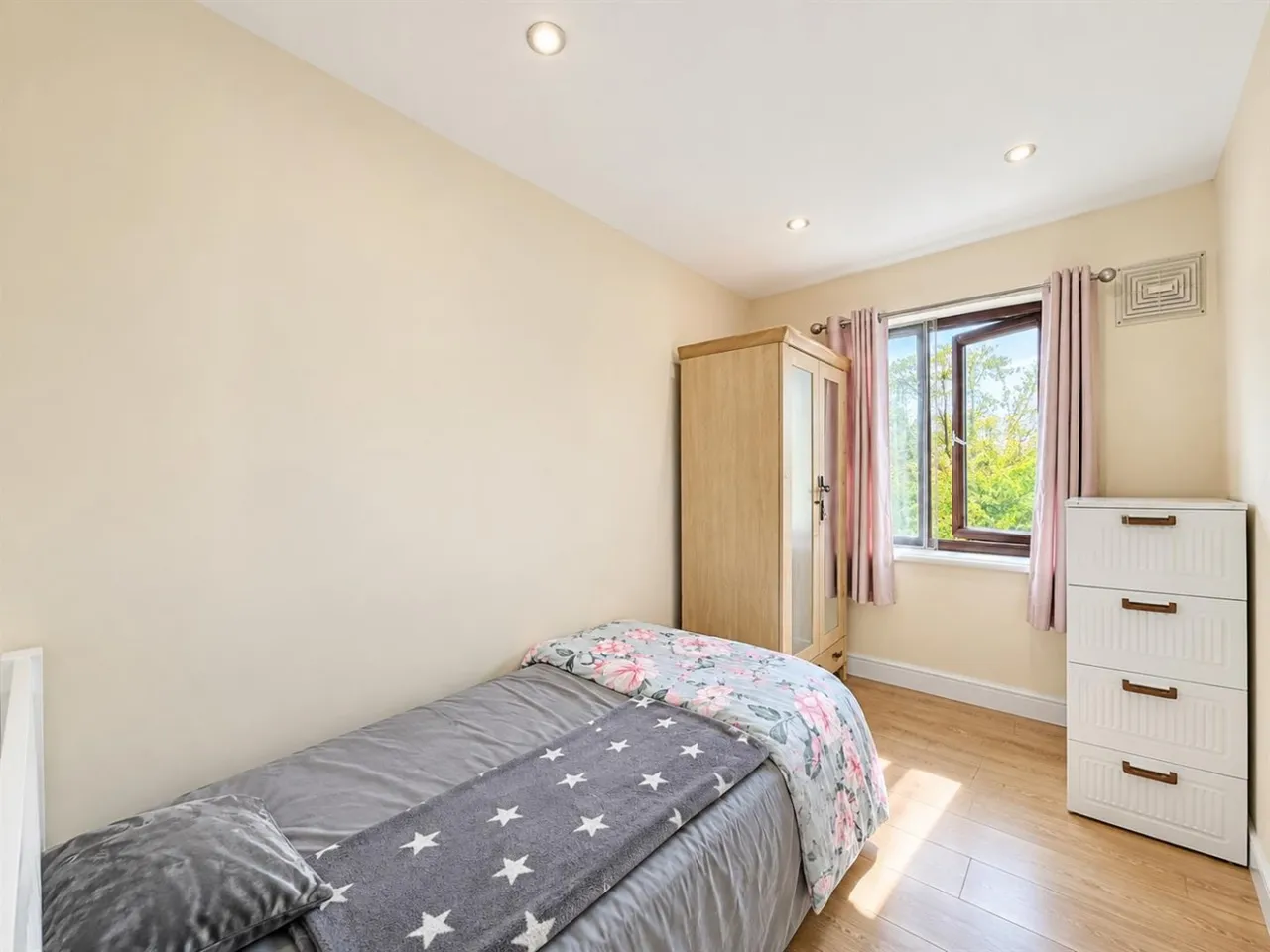 bed Apartment To LetMarchside Close, Heston, TW5, photo 7