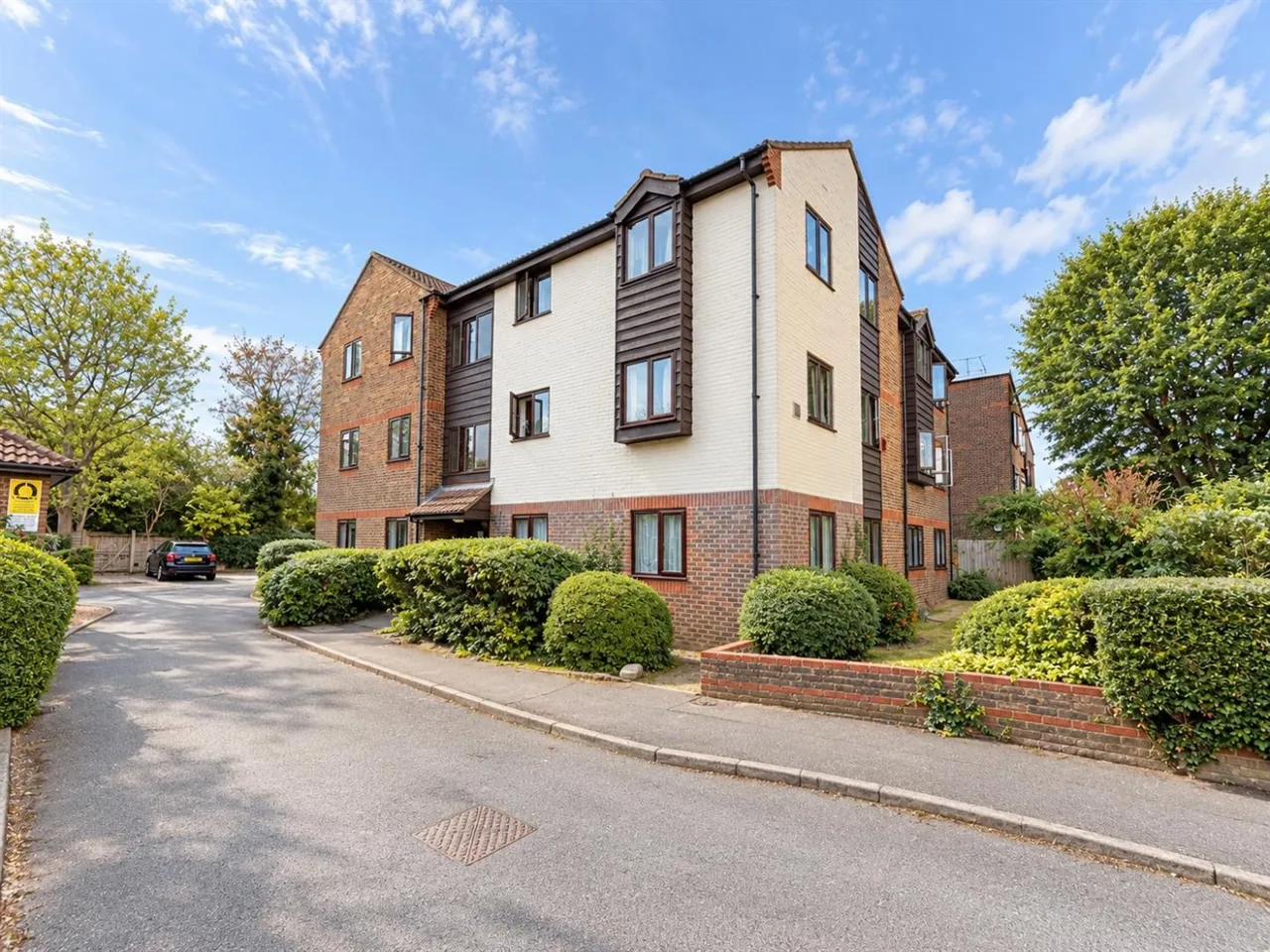 bed Apartment To LetMarchside Close, Heston, TW5, photo 8