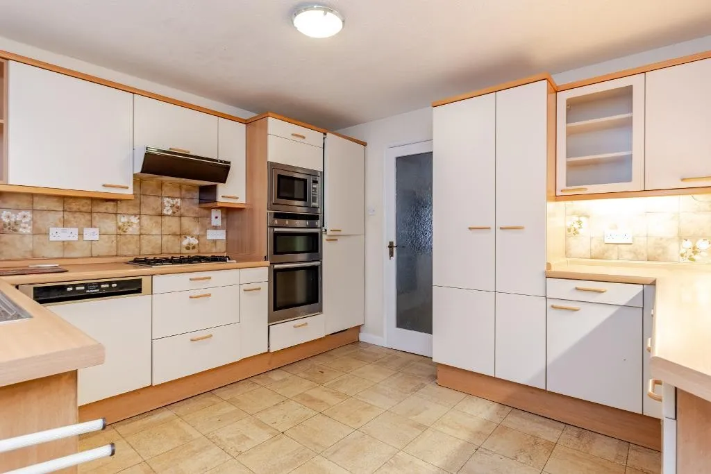 Hillbury Road, Warlingham, photo 8