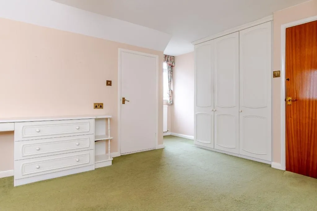 Hillbury Road, Warlingham, photo 23