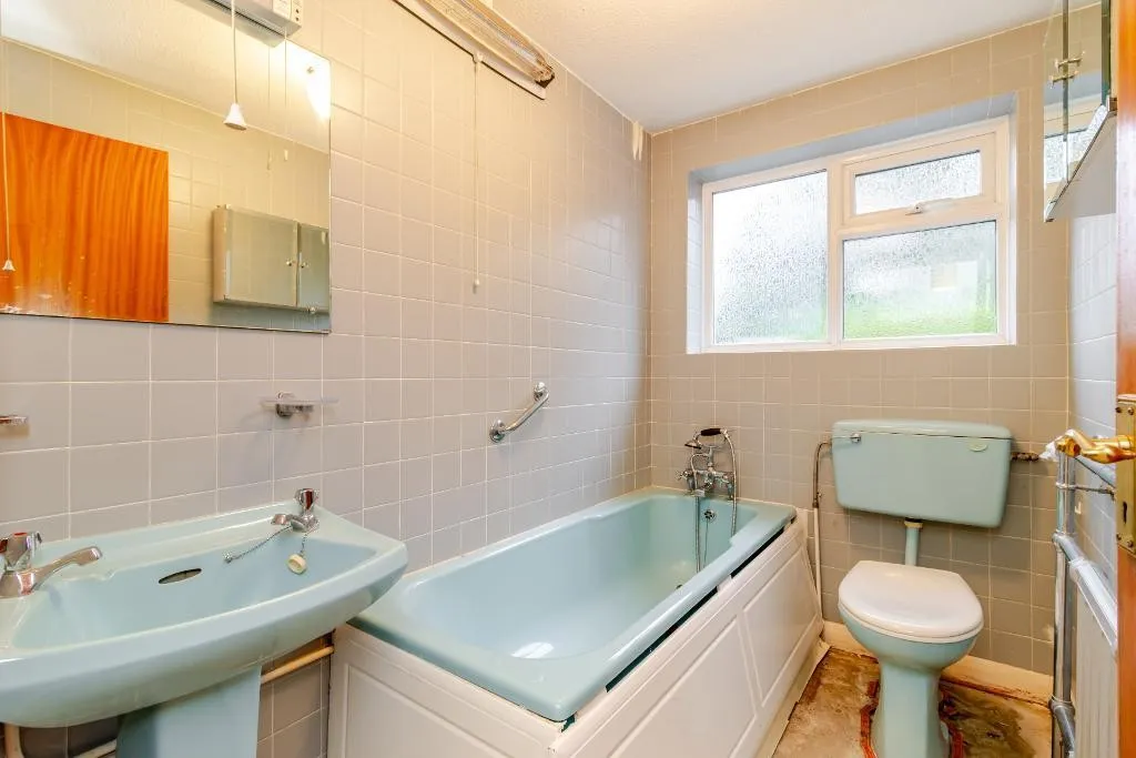 Hillbury Road, Warlingham, photo 17