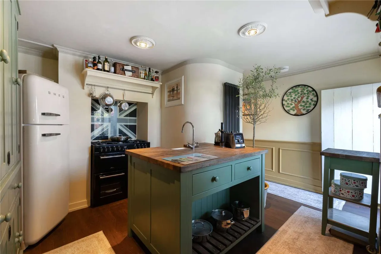 Nelson Place, Lymington, Hampshire, SO41 3RT, photo 5