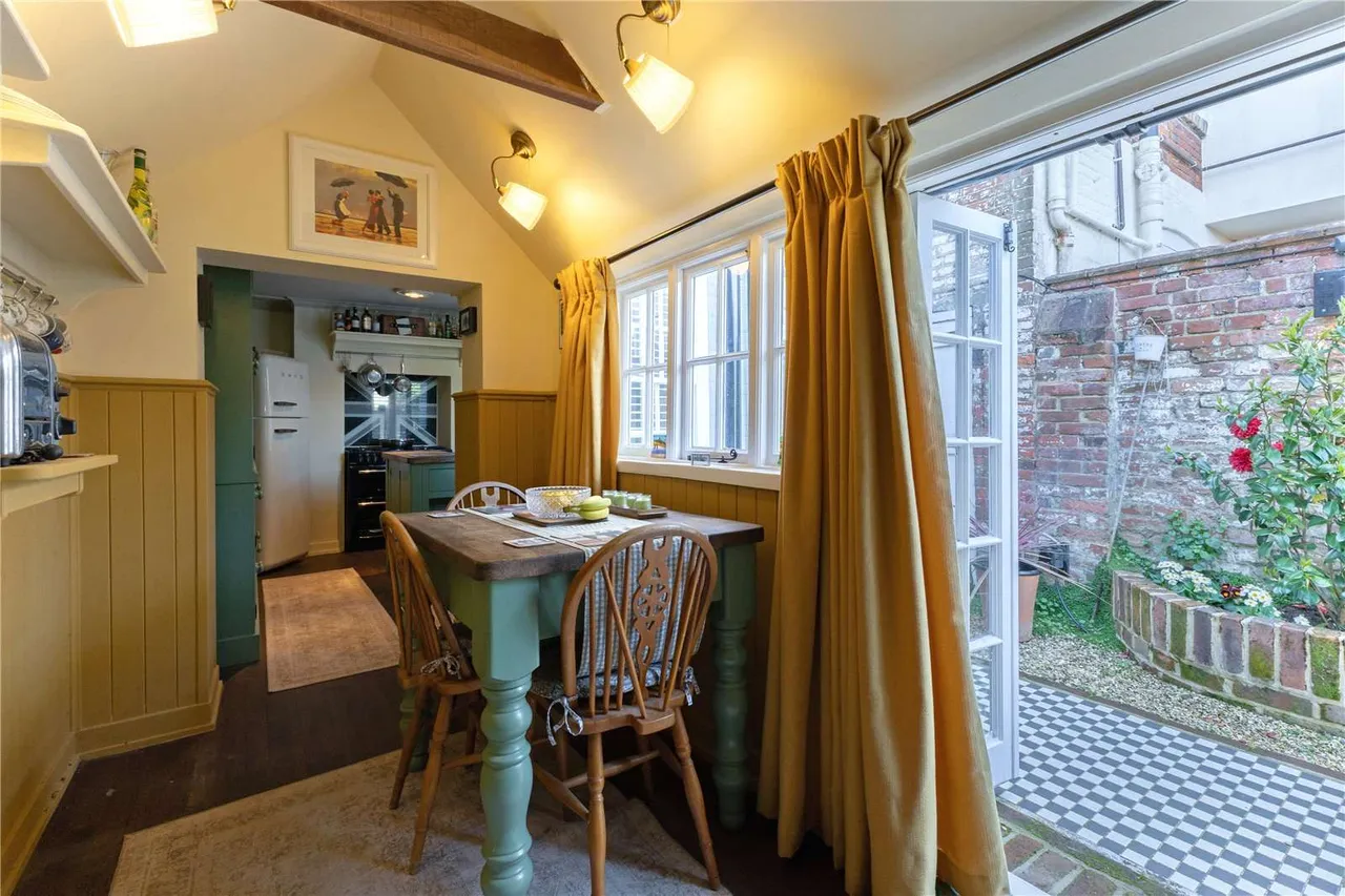 Nelson Place, Lymington, Hampshire, SO41 3RT, photo 7