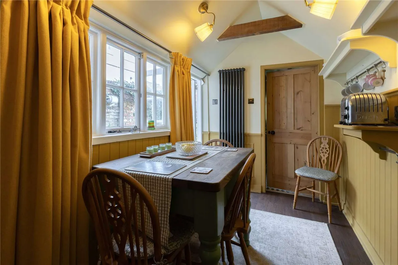 Nelson Place, Lymington, Hampshire, SO41 3RT, photo 8