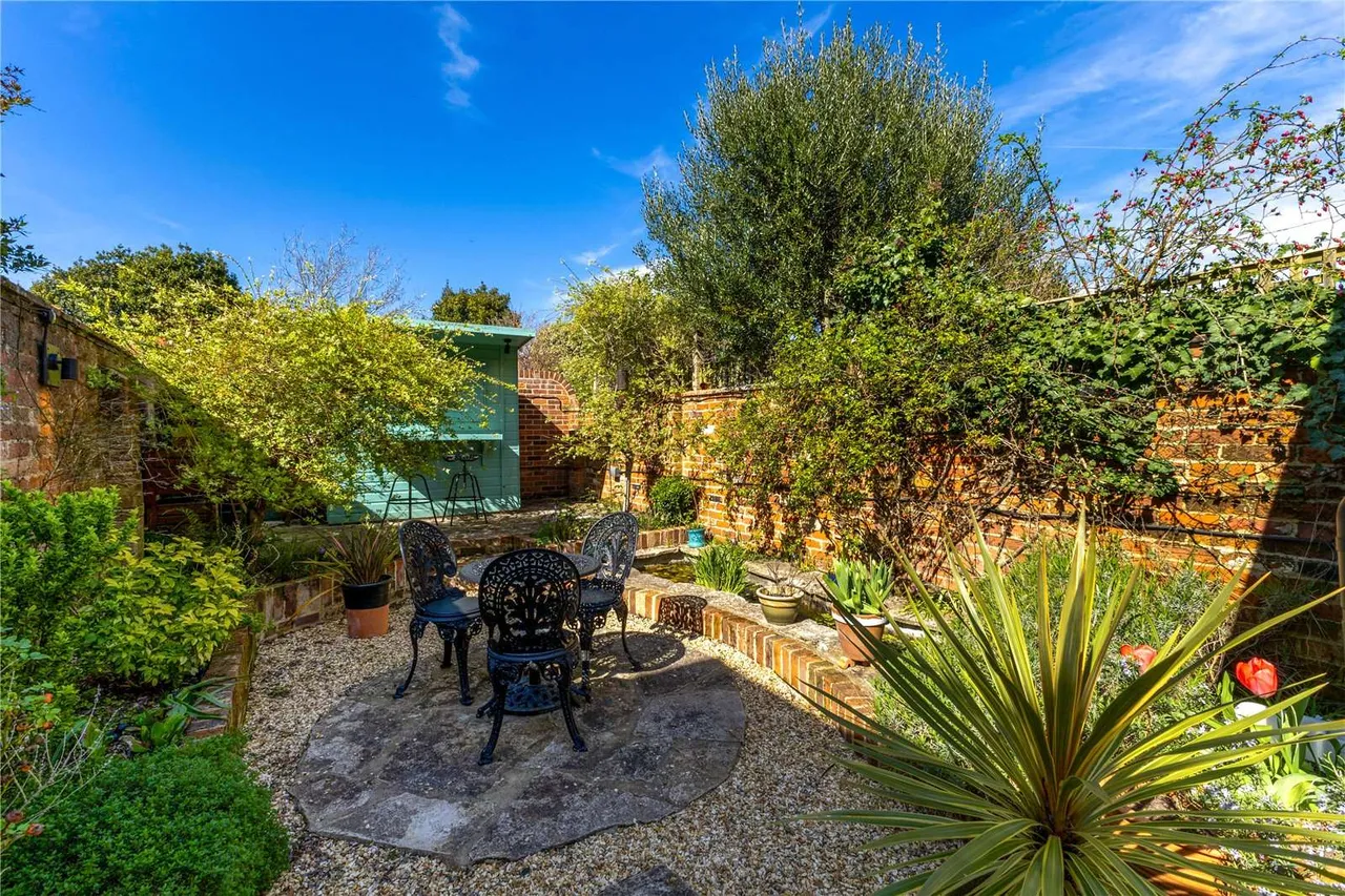 Nelson Place, Lymington, Hampshire, SO41 3RT, photo 3