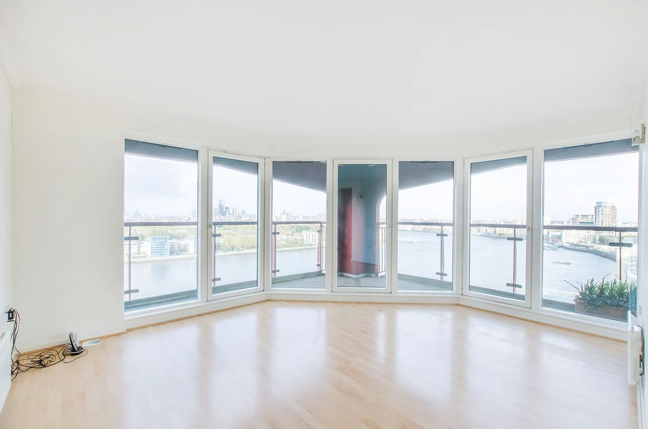 2 bed flat to rent, London, E14