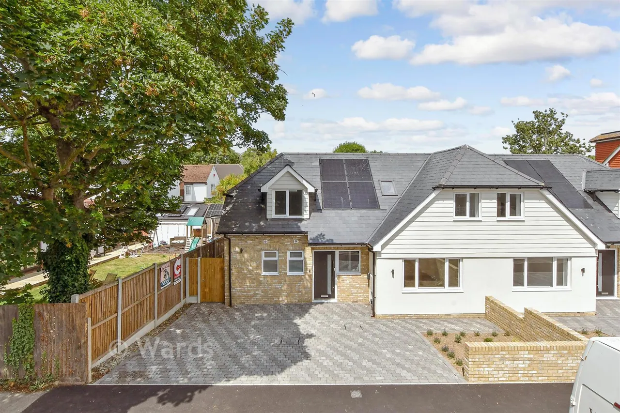 3 bed chalet for sale, Stanley Road, Broadstairs, CT10