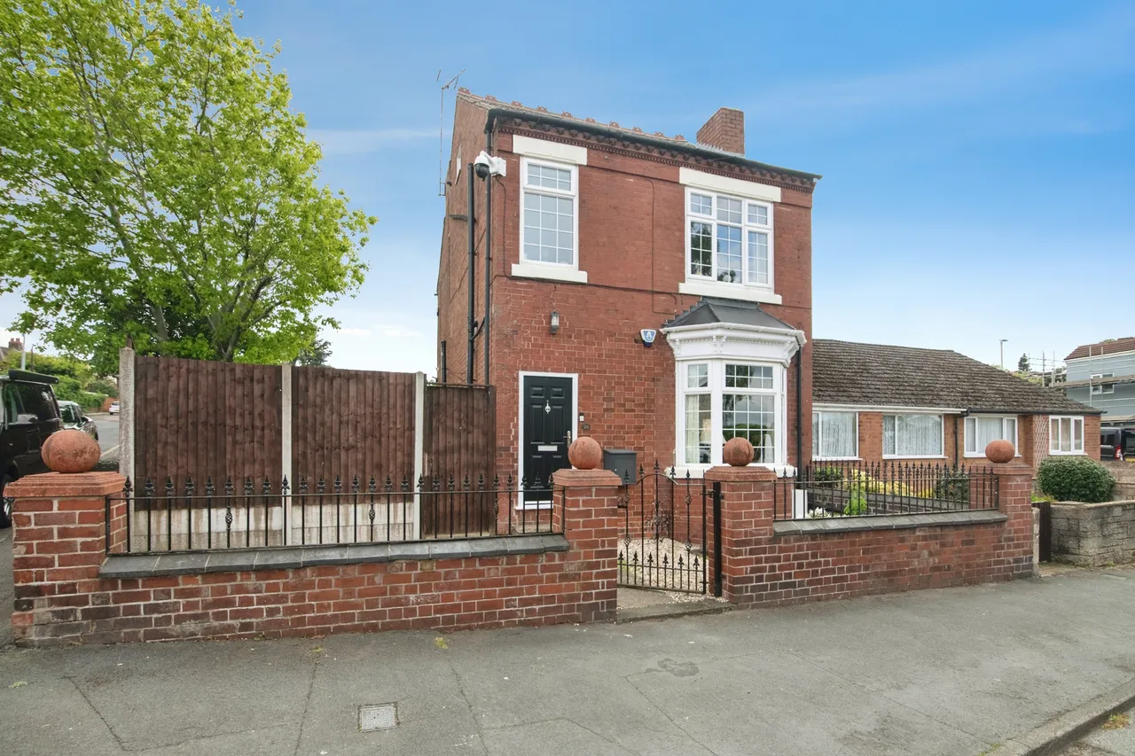 4 bed house for sale, Beecher Road, Halesowen, B63