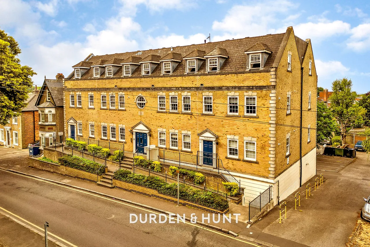 1 bed flat for sale, Crown Street, Brentwood, CM14