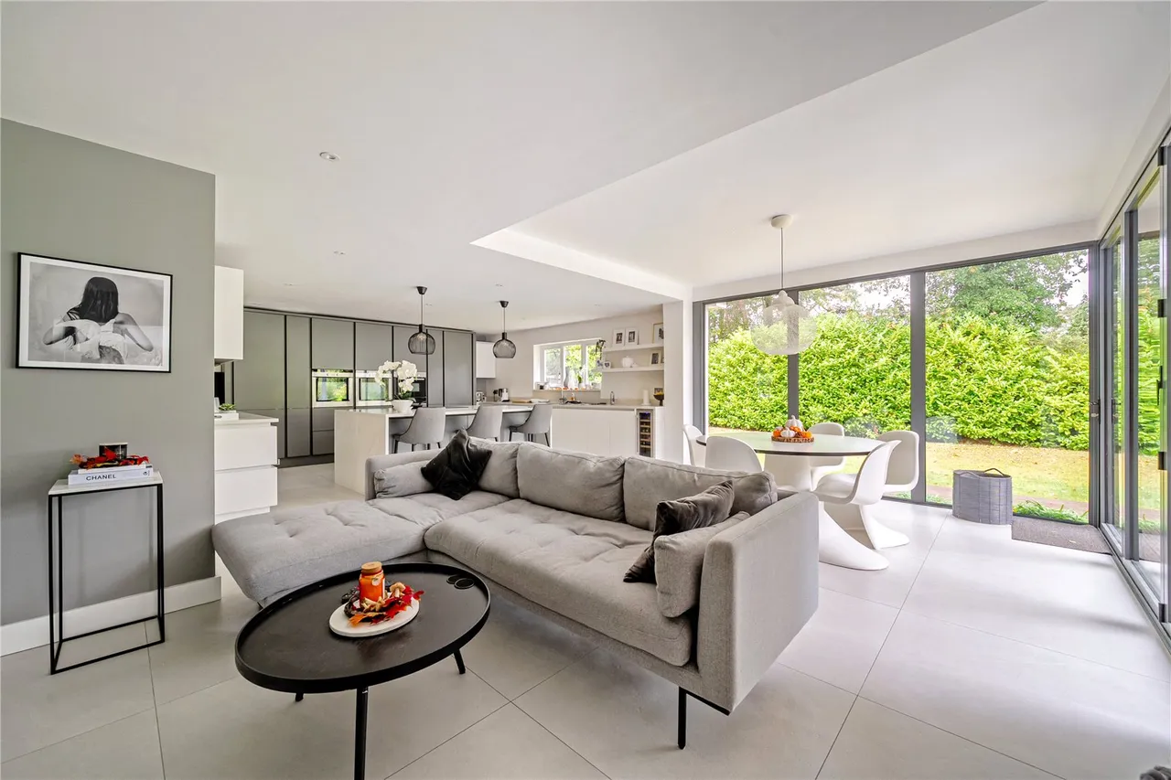Rudd Hall Rise, Camberley, Surrey, GU15 2JZ, photo 2